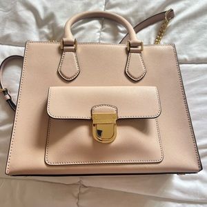 Michael Kors bag in very good condition and it’s leather